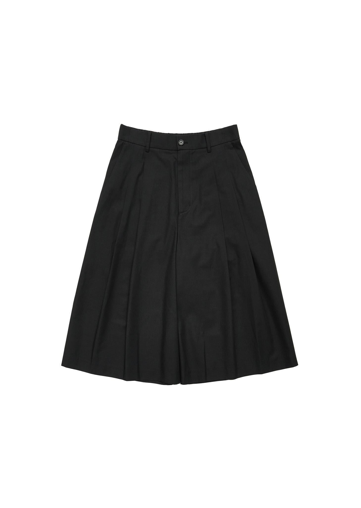 wide bermuda pants, black