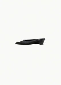 pointed toe heel, black