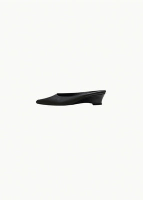 pointed toe heel, black