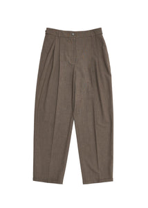 two tuck tapered pants, brown