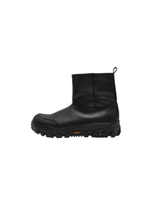 vibram short matte boots, black